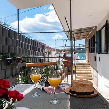 Apartment Radic-Perfect Location For Summer Activities Trogir Eksteriør bilde