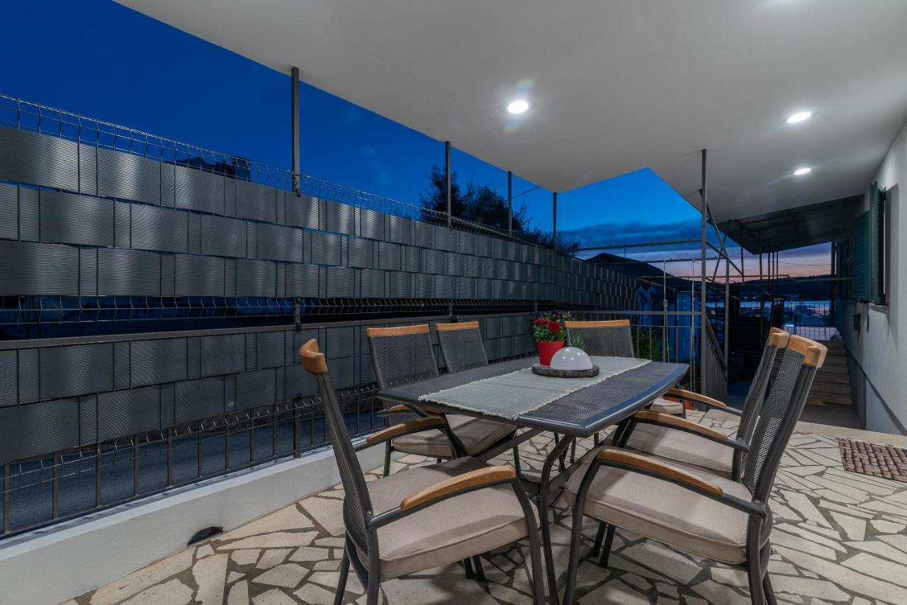 Apartment Radic-Perfect Location For Summer Activities Trogir Eksteriør bilde