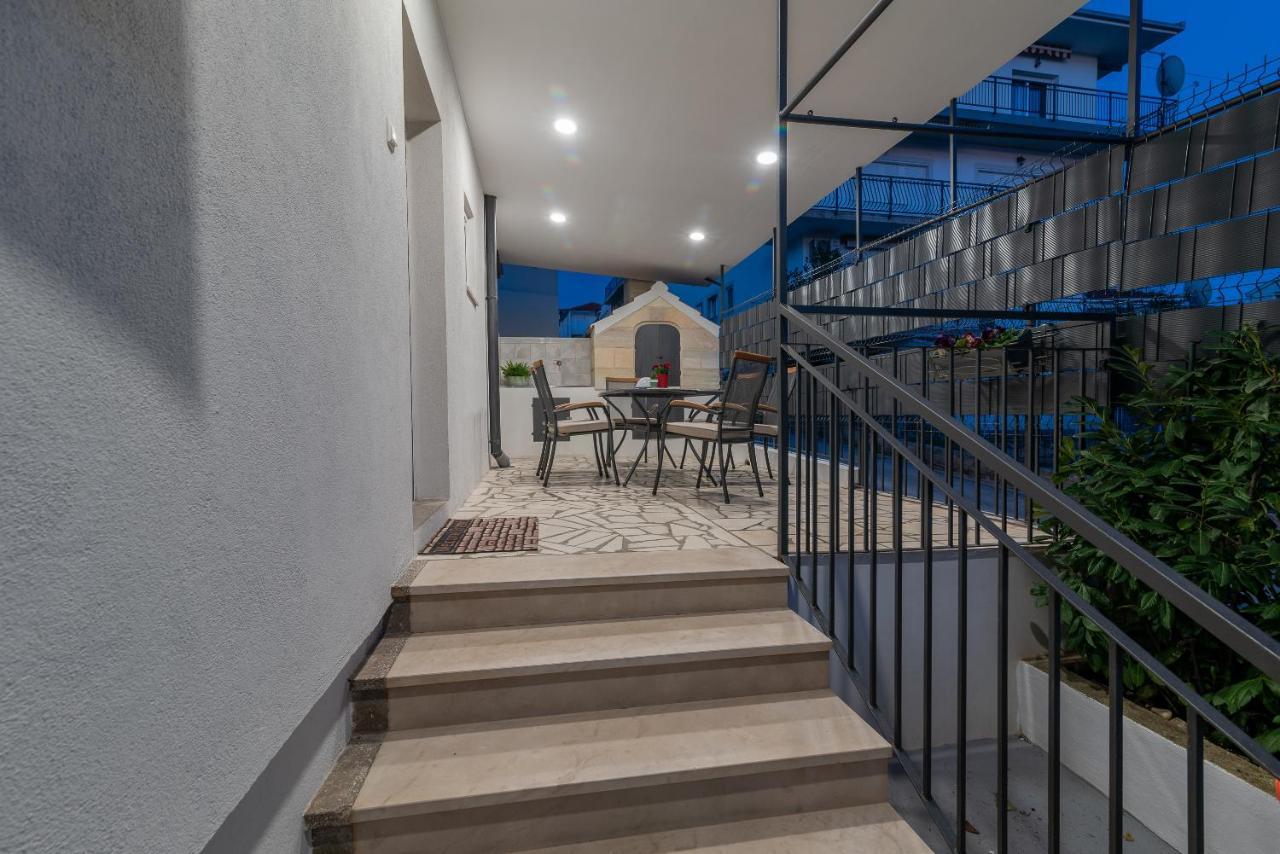 Apartment Radic-Perfect Location For Summer Activities Trogir Eksteriør bilde