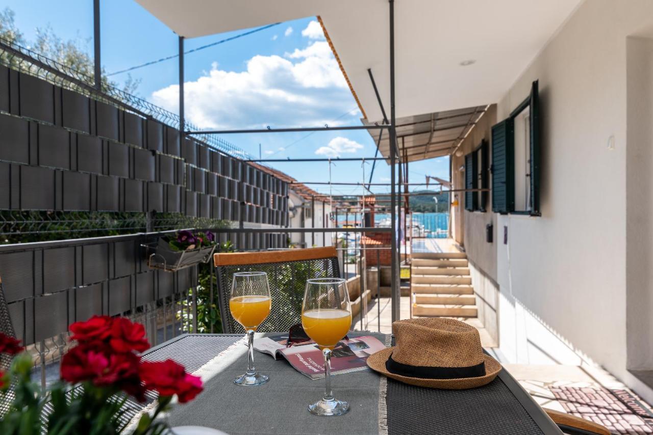 Apartment Radic-Perfect Location For Summer Activities Trogir Eksteriør bilde
