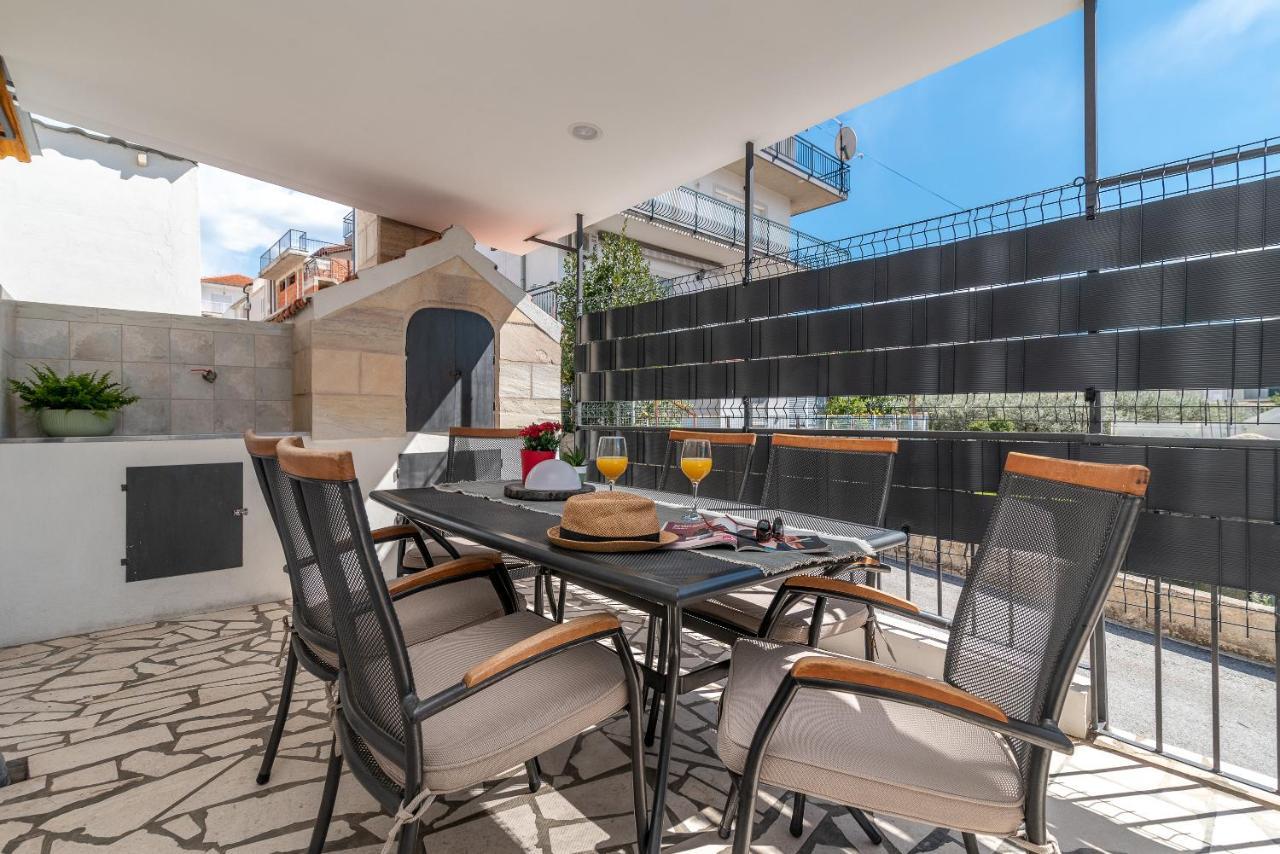 Apartment Radic-Perfect Location For Summer Activities Trogir Eksteriør bilde