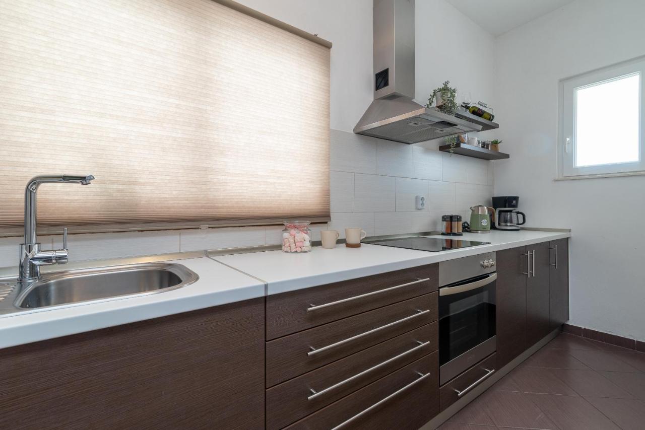 Apartment Radic-Perfect Location For Summer Activities Trogir Eksteriør bilde