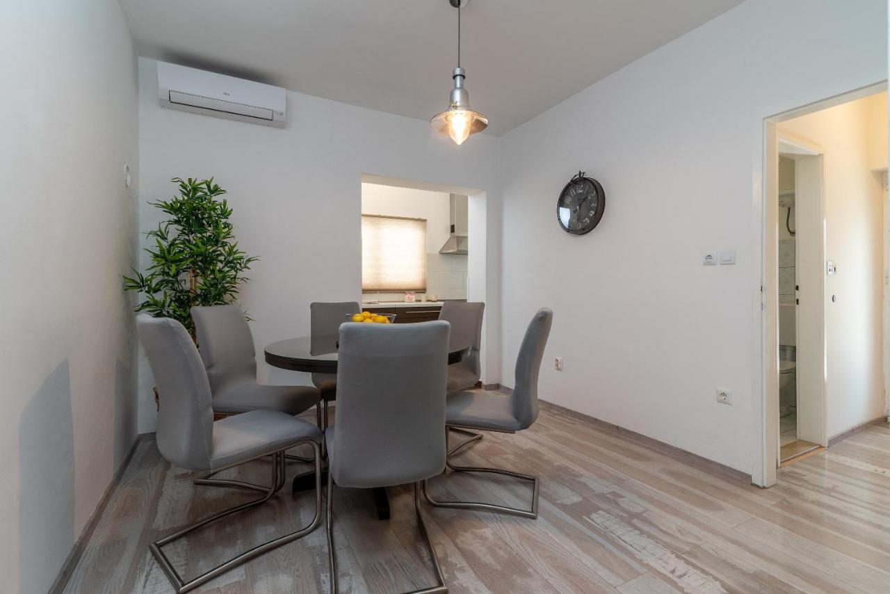 Apartment Radic-Perfect Location For Summer Activities Trogir Eksteriør bilde