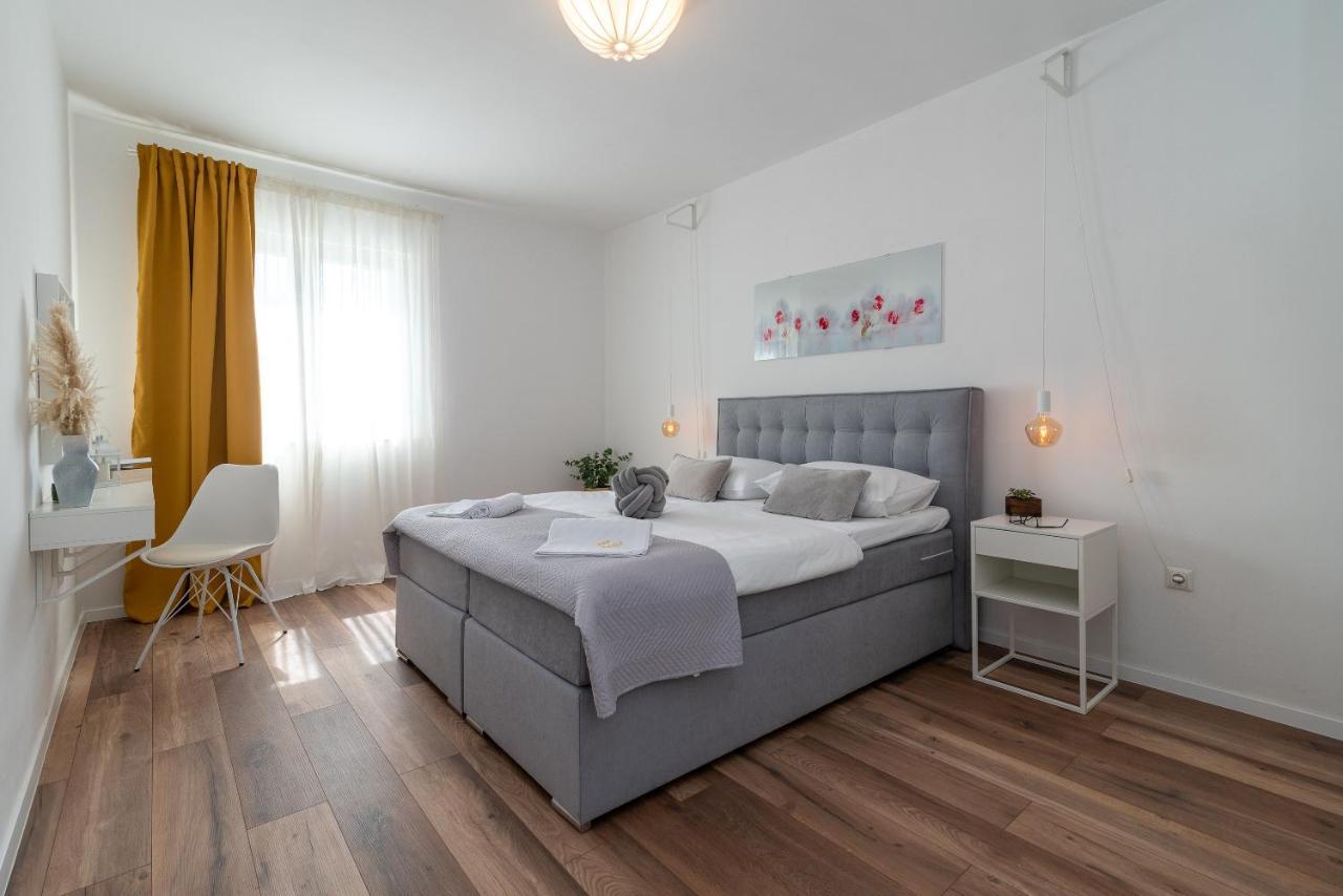 Apartment Radic-Perfect Location For Summer Activities Trogir Eksteriør bilde