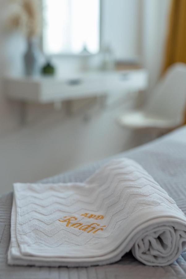 Apartment Radic-Perfect Location For Summer Activities Trogir Eksteriør bilde