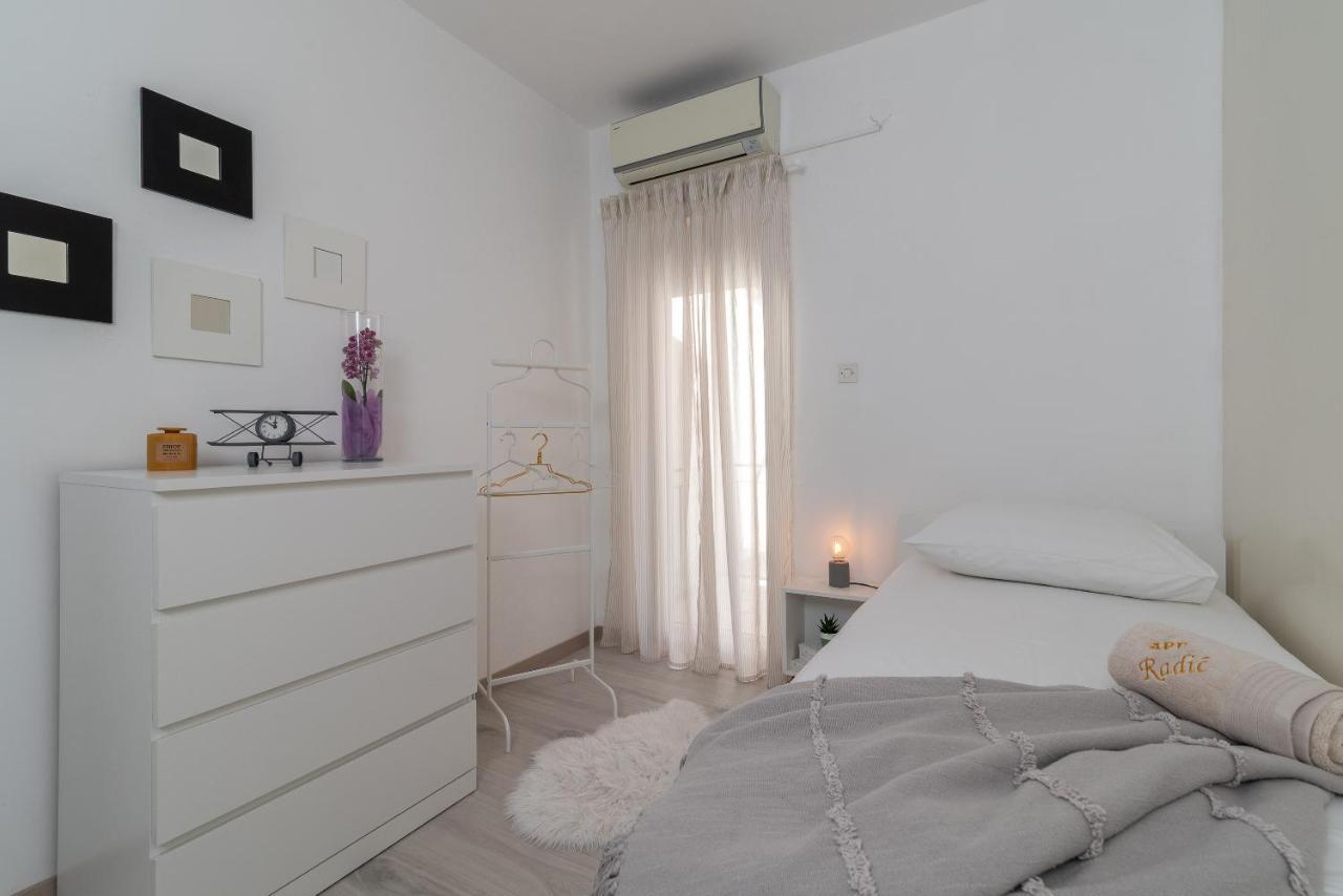 Apartment Radic-Perfect Location For Summer Activities Trogir Eksteriør bilde